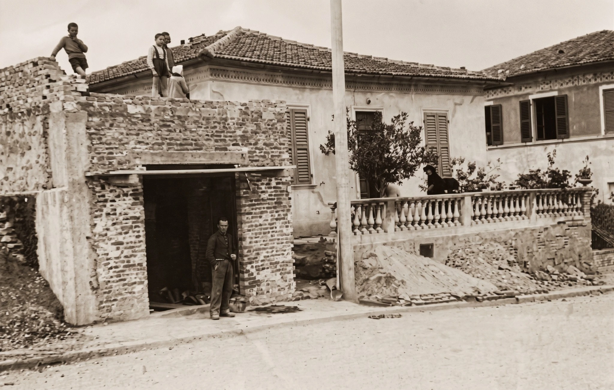 Fotografia storica della Trattoria Carotti in costruzione